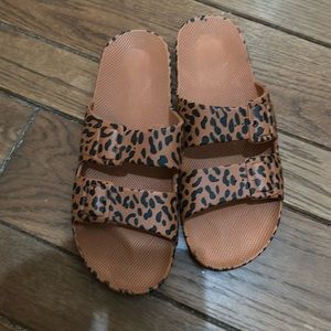 Moses sandals cheetah